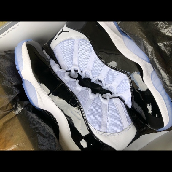 Jordan 11 Concord - size 11 - Picture 7 of 8